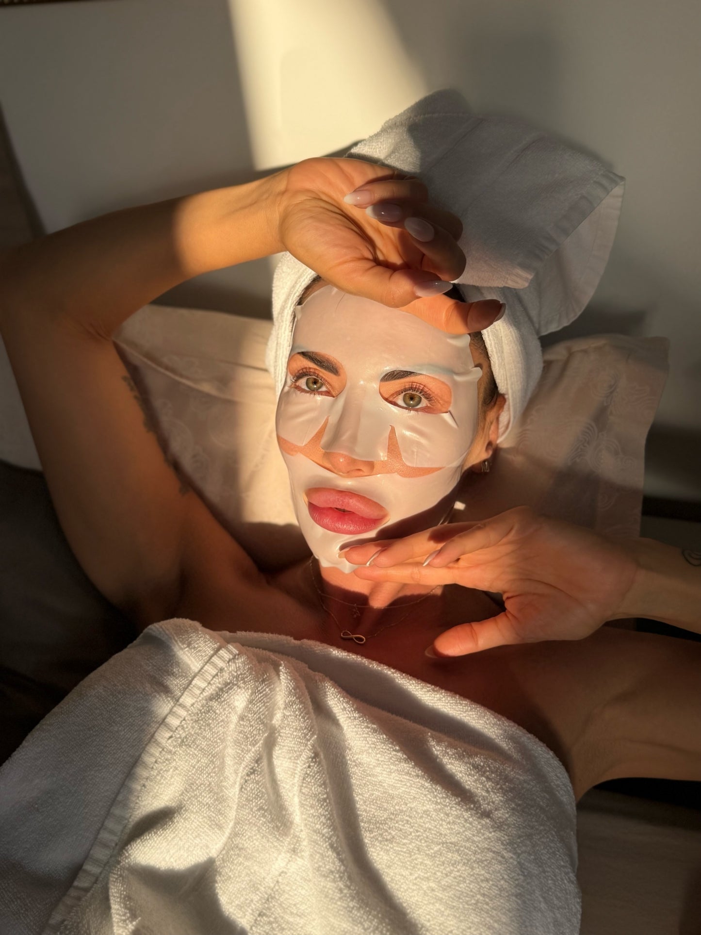 Korean Face Mask with Bio-Collagen, Hyaluronic Acid, Ceramides and Peptides – 1 box (4 pieces)